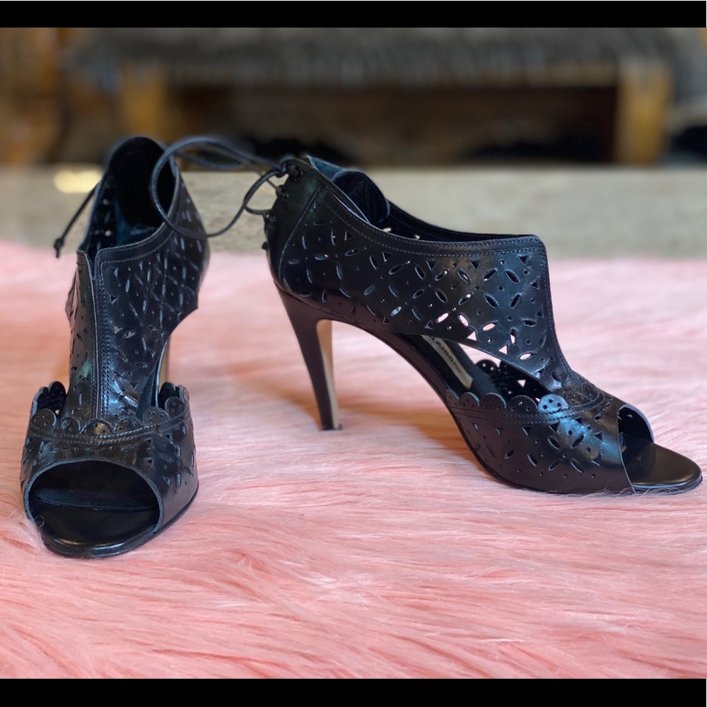 Manolo Blahnik Black Leather Lace Up Pumps Sz 37